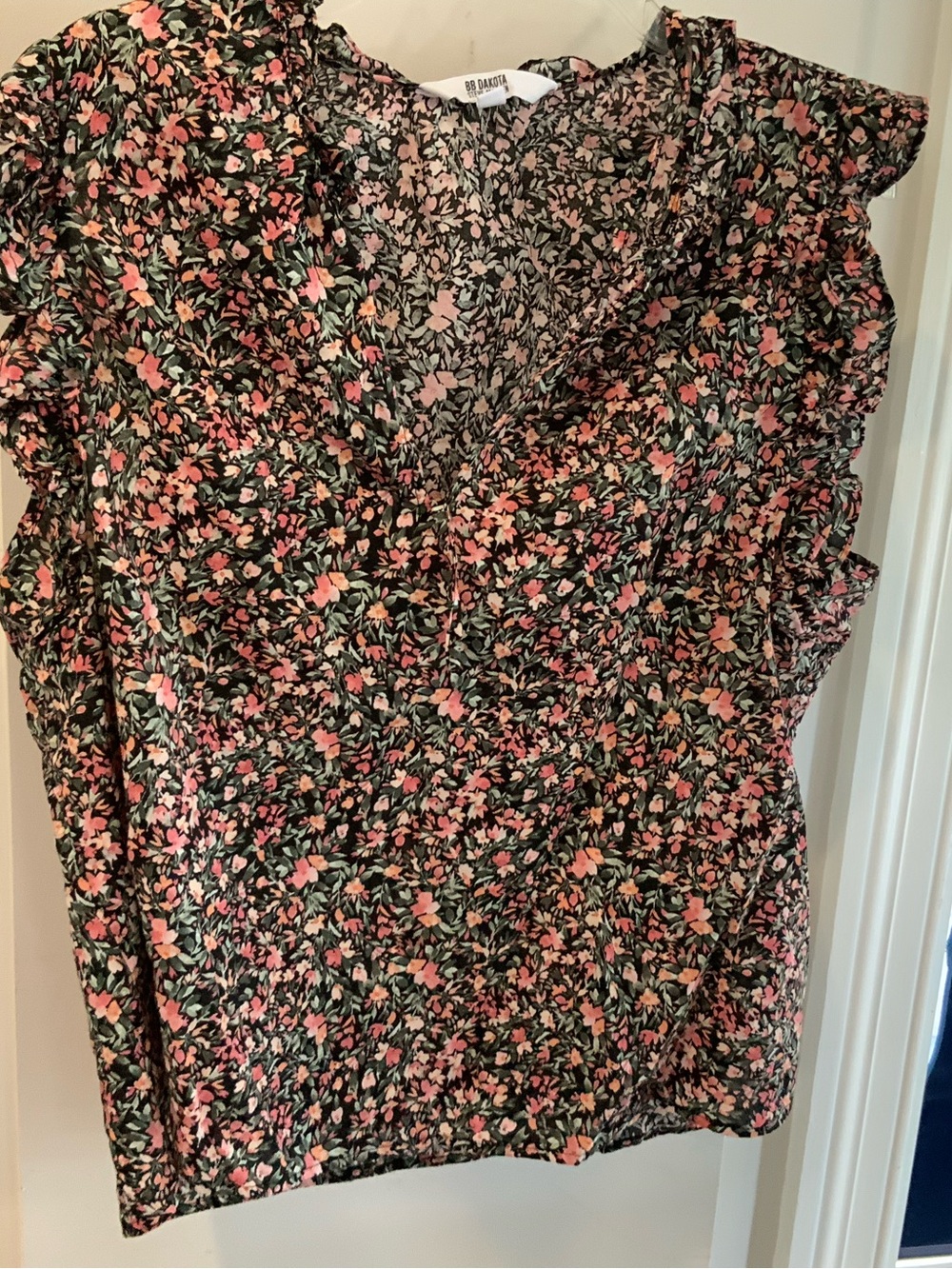 Floral Ruffled Cap Sleeve Blouse size 2X. SKU 3110